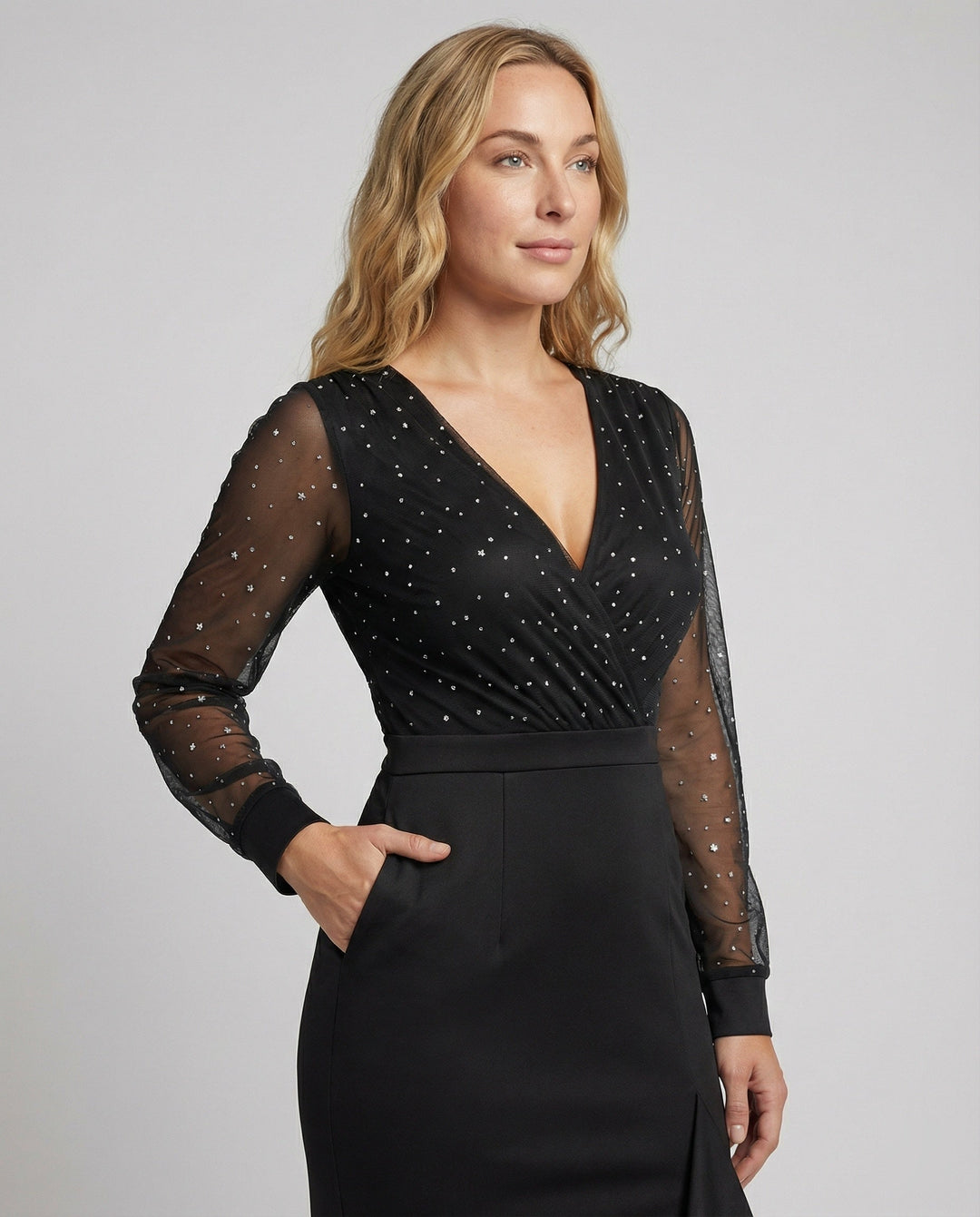 Elegantes schwarzes Pailletten-Maxikleid für Damen mit V-Ausschnitt & Langarm, figurbetont für Party & Ball.