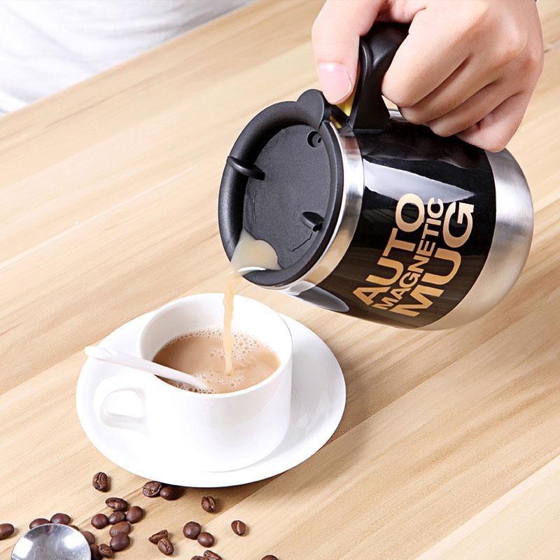 Automatisch rührende Magnettasse mit Deckel, ideal als Reisebecher oder Thermosbecher für Heißgetränke.