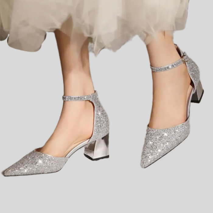 Elegante silberne Damen Glitzer High Heels mit Knöchelriemen für festliche Anlässe. Stilvoll & bequem.