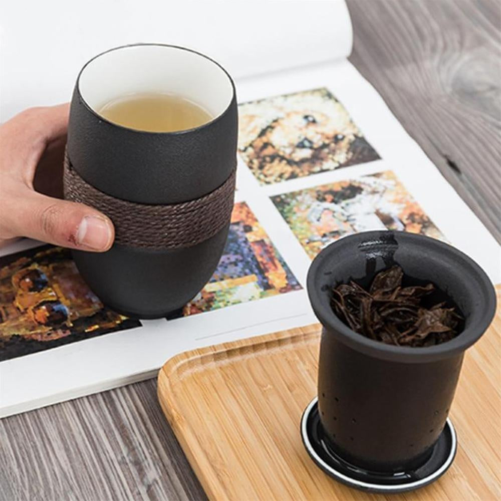 Japanischer Sencha Teebecher mit feinem Keramikfilter für aromatischen Losen Tee.