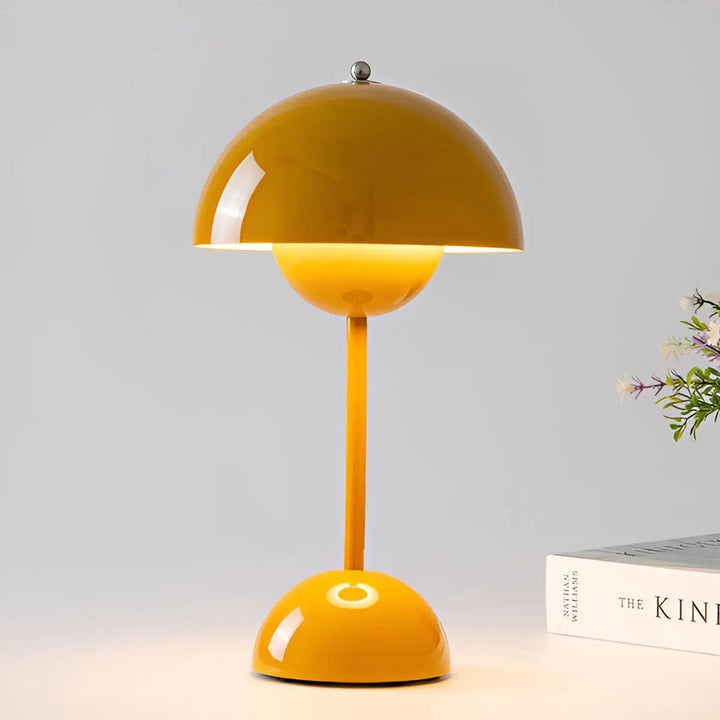Tischlampe: skandinavisches Design trifft auf moderne Beleuchtung, in verschiedenen Farben.