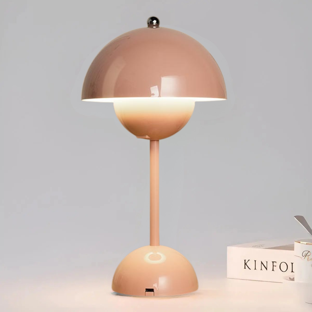 Auffällige farbige skandinavische Designlampe, die jedem Raum einen modernen Touch verleiht.