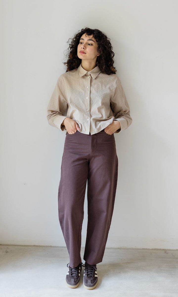 Bequeme braune Damen Barrel Hose, weite Passform, bietet maximale Bewegungsfreiheit für den Alltag.