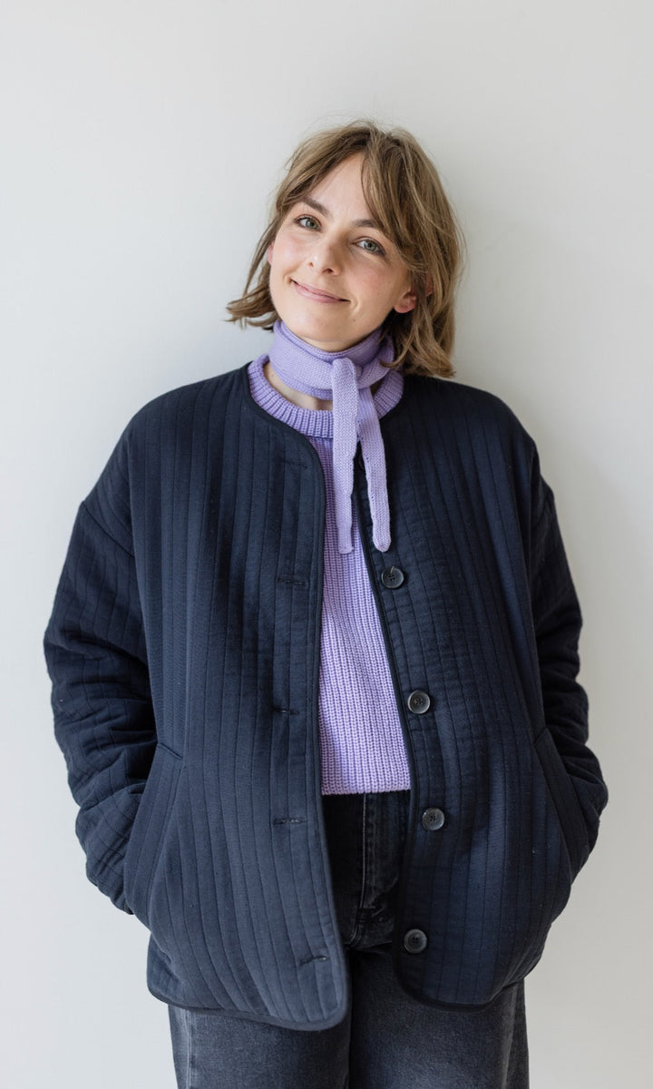 Elegante schwarze Oversized Steppjacke, vielseitig kombinierbar für lässige Damenmode.