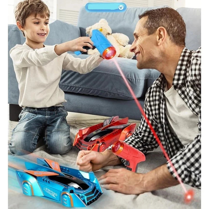 Anti-Schwerkraft Laser Auto für Kinder, fährt an Wänden & Decken. Wiederaufladbares RC Spielzeug für aufregenden Spielspaß.