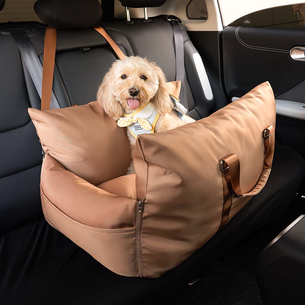Hundeautositz, der das Gefühl eines sicheren Nestes vermittelt.