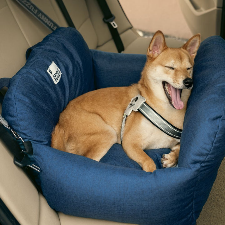 Hundeautositz mit herausnehmbarem Bezug, waschbar & hygienisch.
