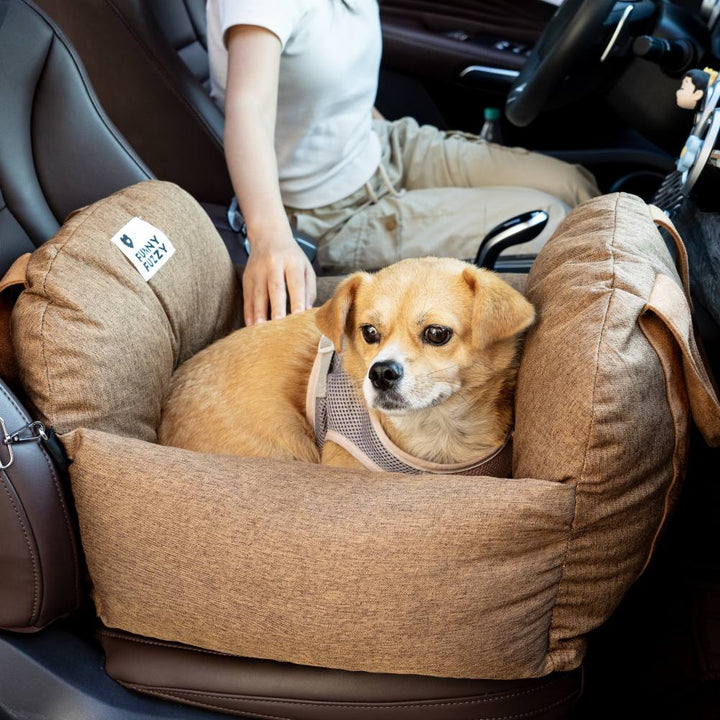Hundeautositz, der für Ordnung und Sauberkeit im Auto sorgt.