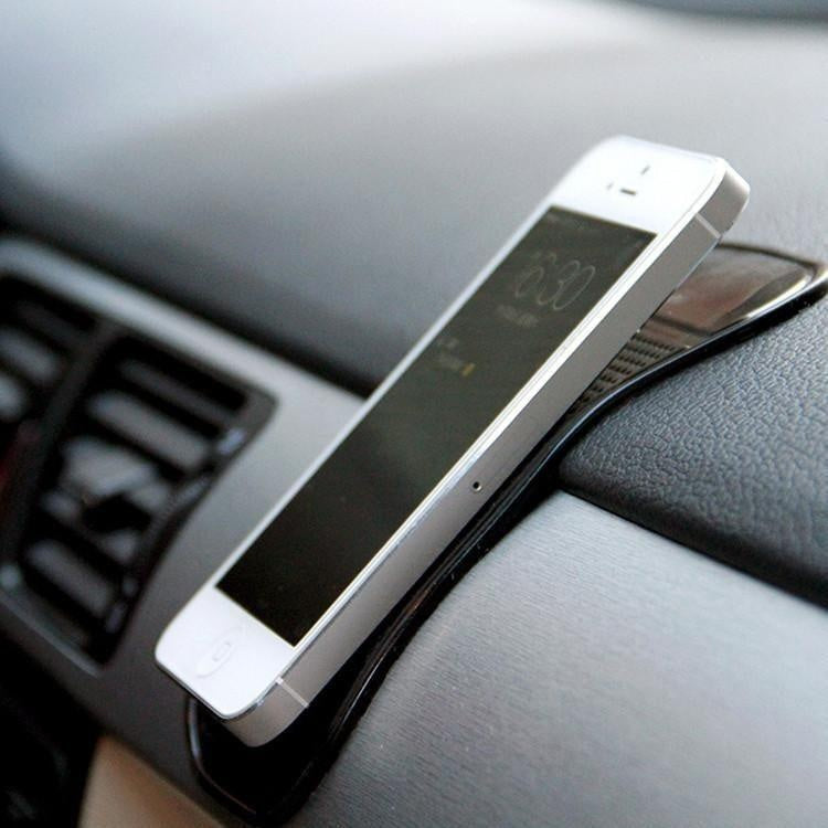 Haftstarkes Anti-Rutsch Pad für Armaturenbrett im Fahrzeug. Hält Smartphone und andere Gegenstände sicher fest.