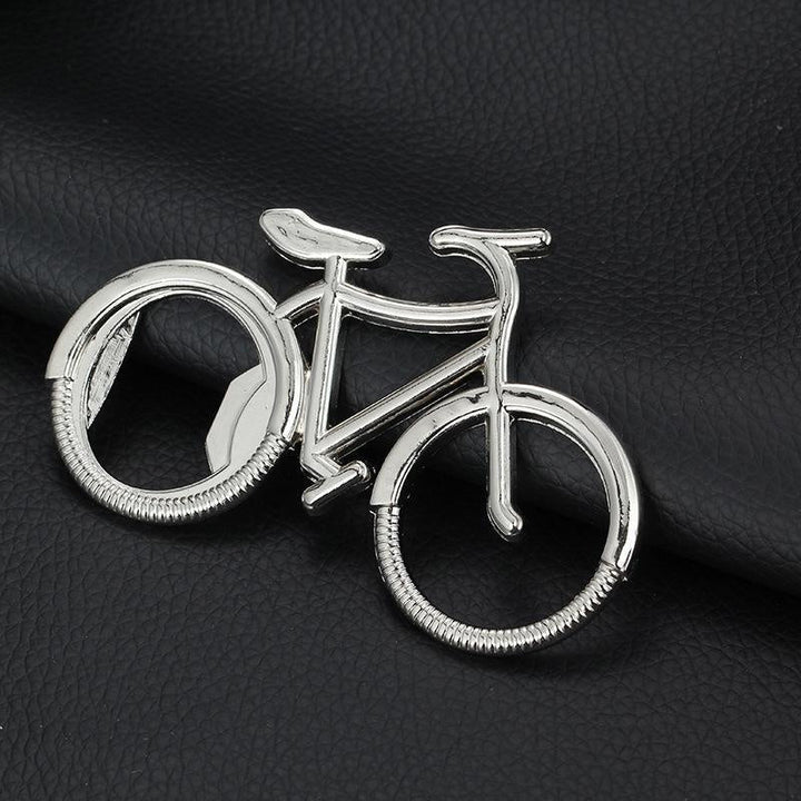 Praktischer Fahrrad Flaschenöffner Schlüsselanhänger aus Aluminium, perfekte Geschenkidee für Fahrradliebhaber.