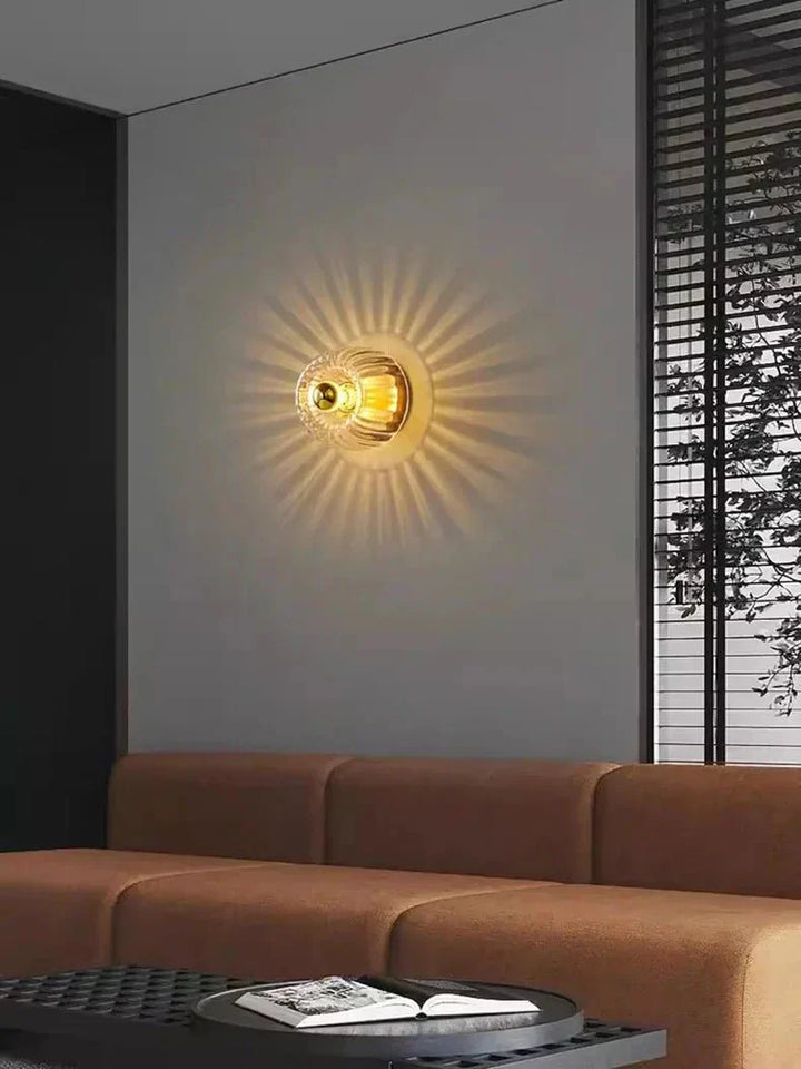 Moderne Wandleuchte im Bauhaus-Stil, ideal für Wohnzimmer- und Flurbeleuchtung.