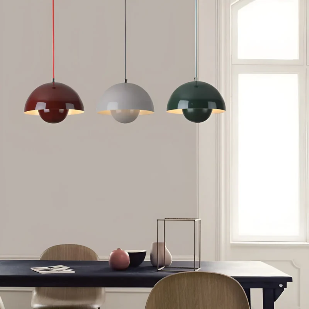 Skandinavische LED Hängeleuchte, modern & minimalistisch, perfekt für Esszimmerbeleuchtung.