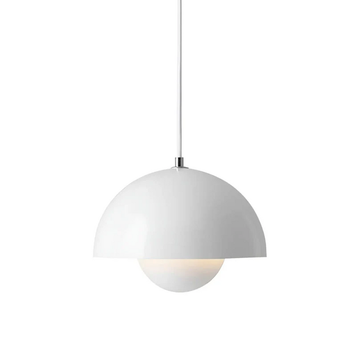Elegante LED Hängeleuchte, skandinavisches Design, schafft ein ruhiges Schlafzimmerambiente.