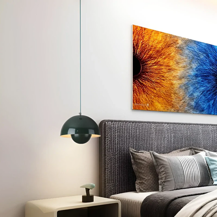 Moderne LED Hängeleuchte, skandinavischer Touch, perfekte Ambientebeleuchtung im Essbereich.