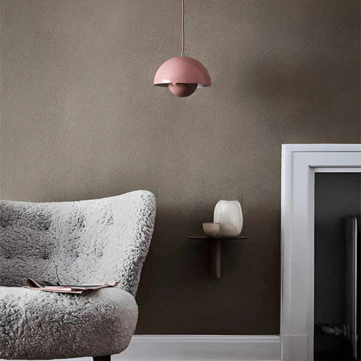 Skandinavische Pendelleuchte mit LED, minimalistisch & funktional, für moderne Wohnräume.
