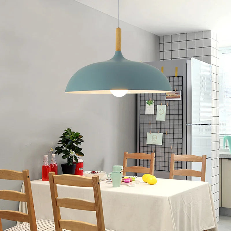 Skandinavische LED-Hängeleuchte Vailora, modernes Design für stilvolle Innenbeleuchtung. Perfekt für Wohn- oder Esszimmer.