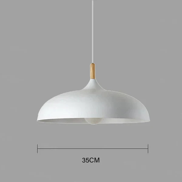 Moderne skandinavische LED-Pendelleuchte Vailora für Wohnzimmer. Schafft warmweißes Ambiente, ideales Designelement.
