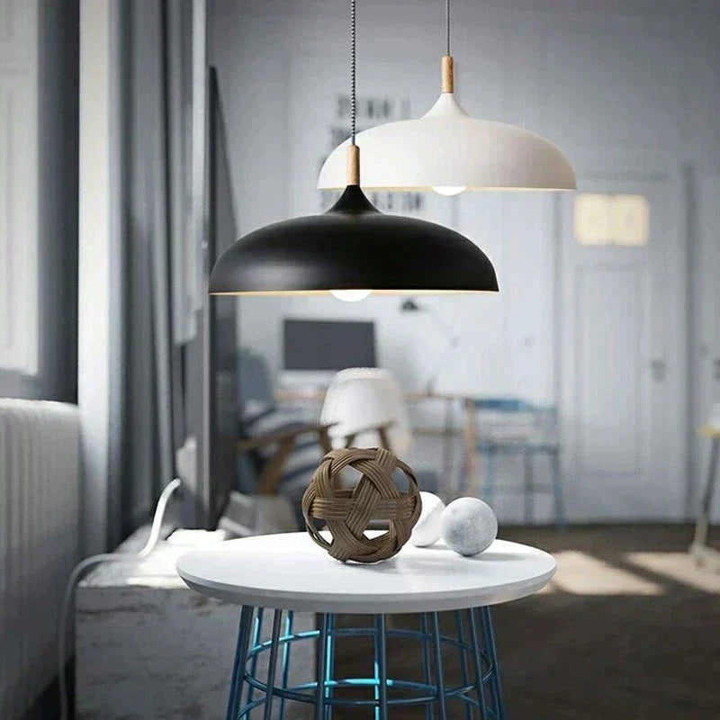 Minimalistische skandinavische Pendelleuchte Vailora mit LED. Ideal für modernes Wohnen, Essbereich oder Flur.