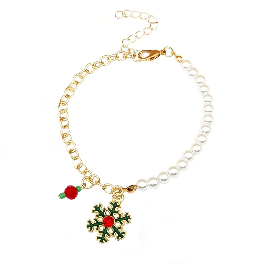 Damen Weihnachts Charm Perlenarmband. Festlicher Damenschmuck mit winterlichen Anhängern. Ideale Geschenkidee.