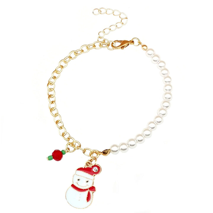 Damen Weihnachts Charm-Armband mit Perlen und Schneeflocken. Festliches Accessoire für den Winter.