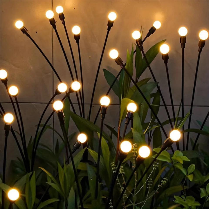 Leuchtende Solar-Glühwürmchen-Lichter für Wege & Beete. Warmweiße LED-Außenbeleuchtung für stimmungsvollen Garten.