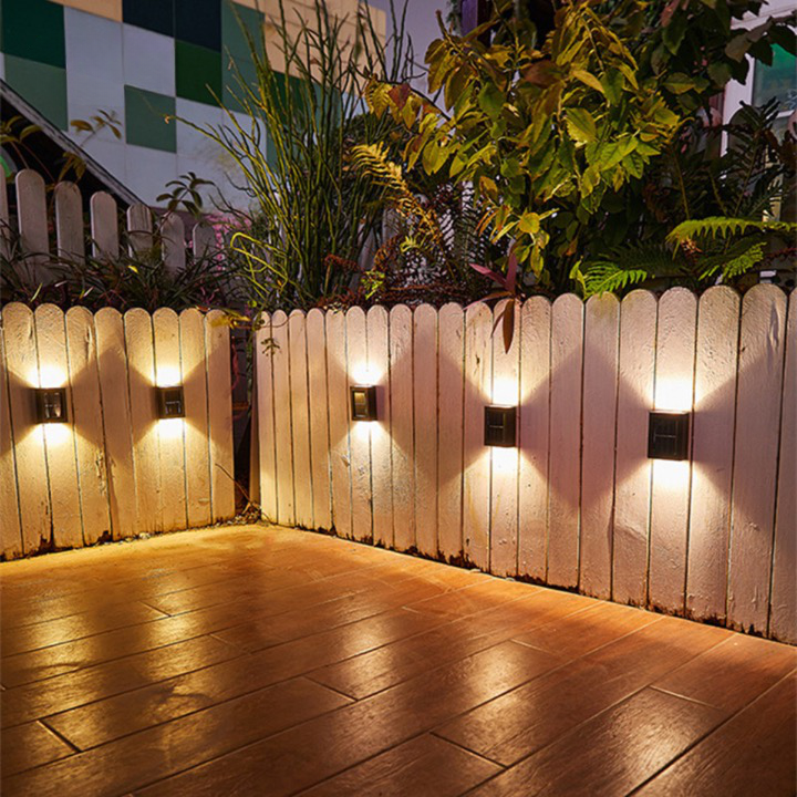SolarGlow LED Solar Wandlampe: kabellose, wetterfeste Außenbeleuchtung für Garten & Terrasse.