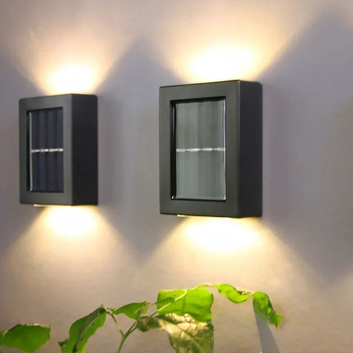 Stimmungsvolles Solarlicht für den Garten; LED Wandlampe SolarGlow, kabellos & langlebig.