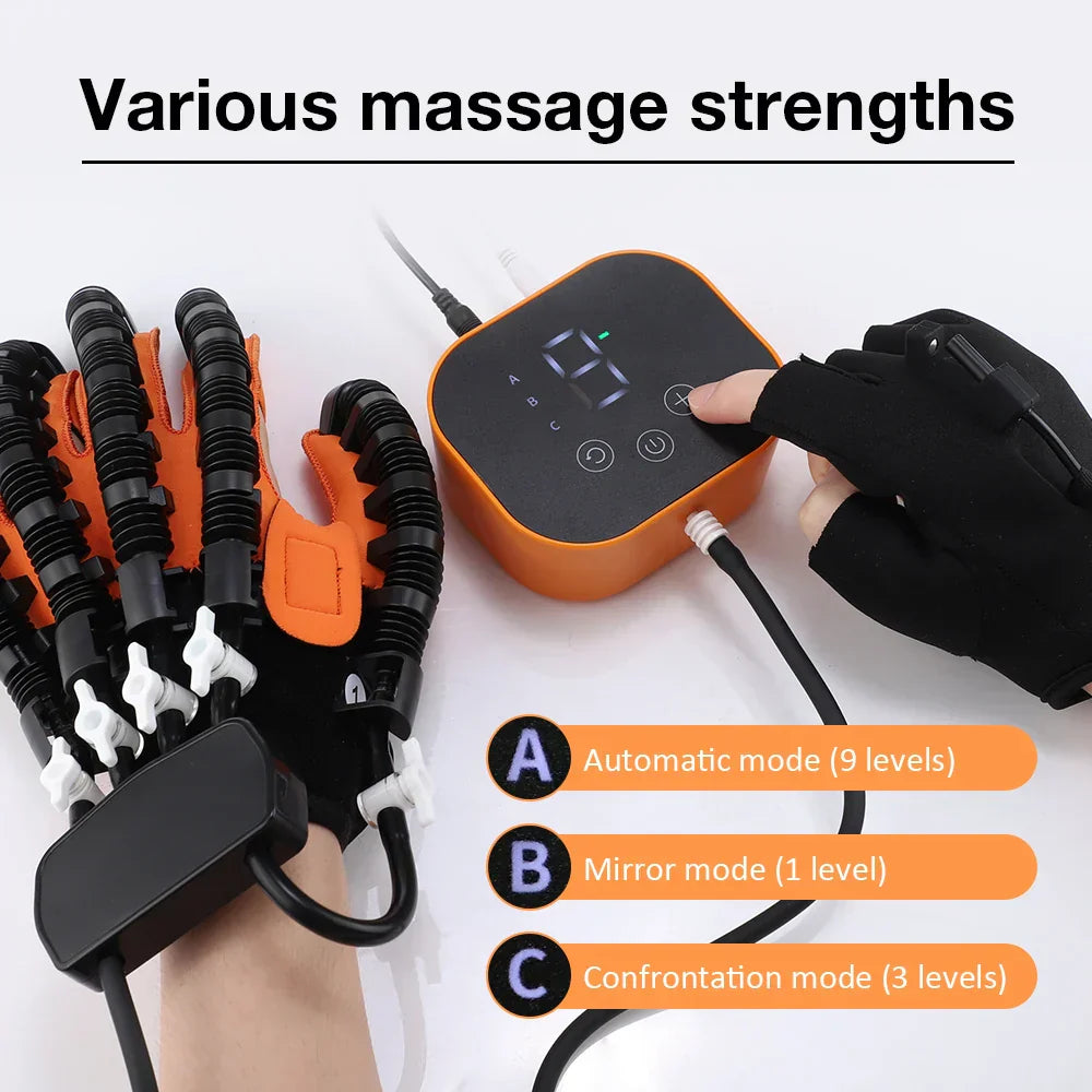 Patient nutzt Soren Rehahandschuh zur Handtherapie & Muskelstärkung nach Schlaganfall für bessere Beweglichkeit.