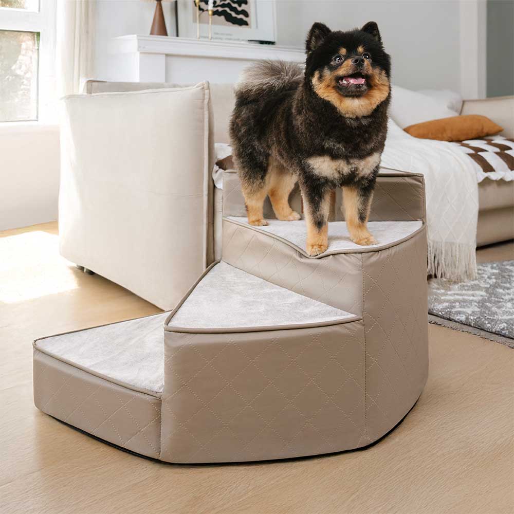 Ergonomische Katzentreppe spiral aus Kunstleder, schonend für Gelenke.