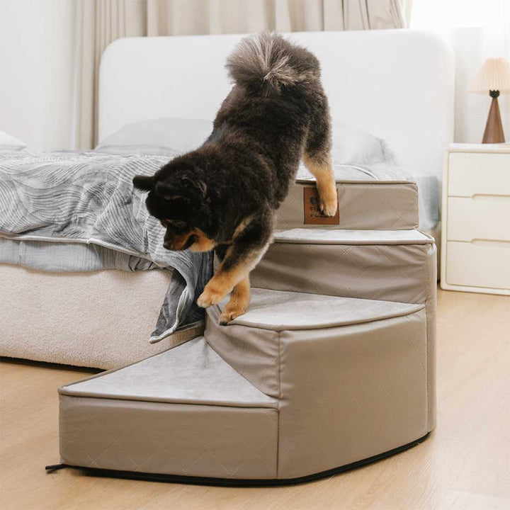 Praktische Hundetreppe Kunstleder spiralförmig, erleichtert den Aufstieg.