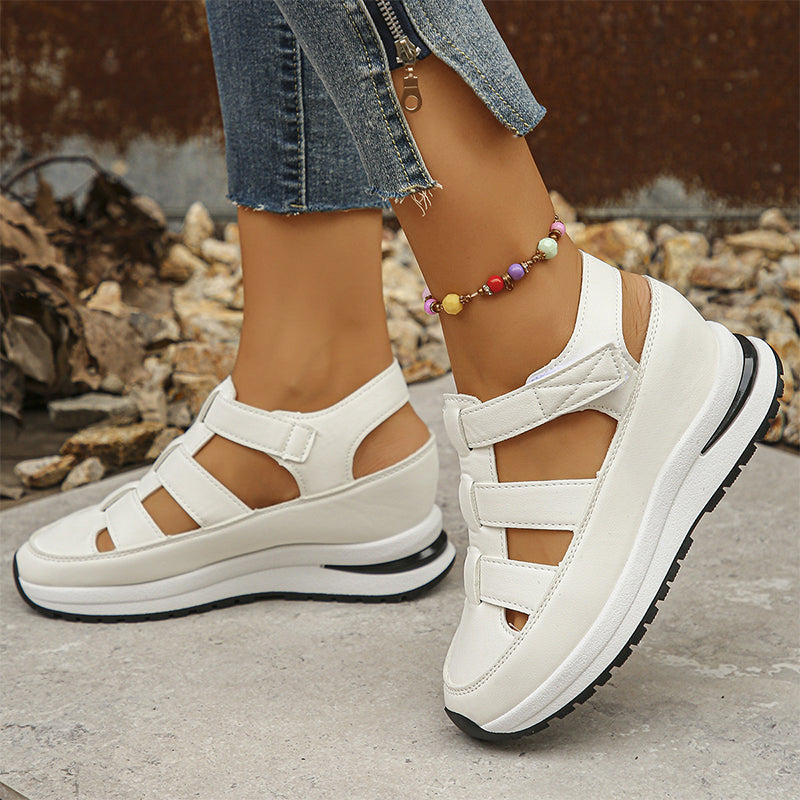 Bequeme Damen Slip-On Sneakersandalen mit Luftkissensohle für Komfort im Alltag und Freizeit.
