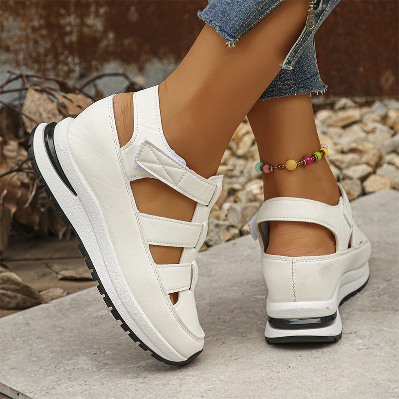Damen Sneakersandalen mit geschlossenem Zeh, verstellbar und rutschfest für sicheren Halt im Sommer.