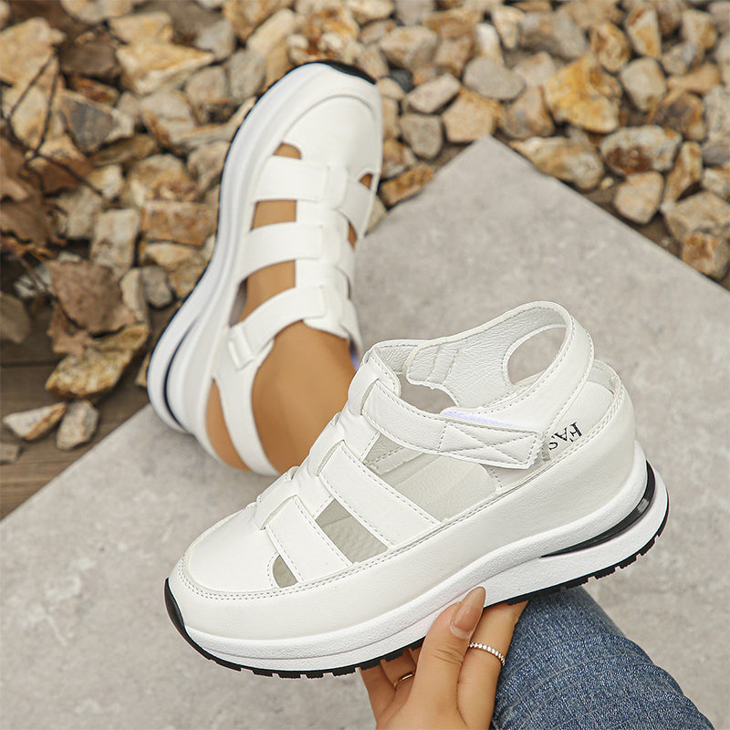 Sportliche Damen Slip-On Sneakersandalen mit Luftkissensohle, ideal für Reise und Freizeit.