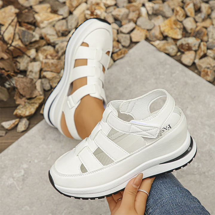 Sportliche Damen Slip-On Sneakersandalen mit Luftkissensohle, ideal für Reise und Freizeit.