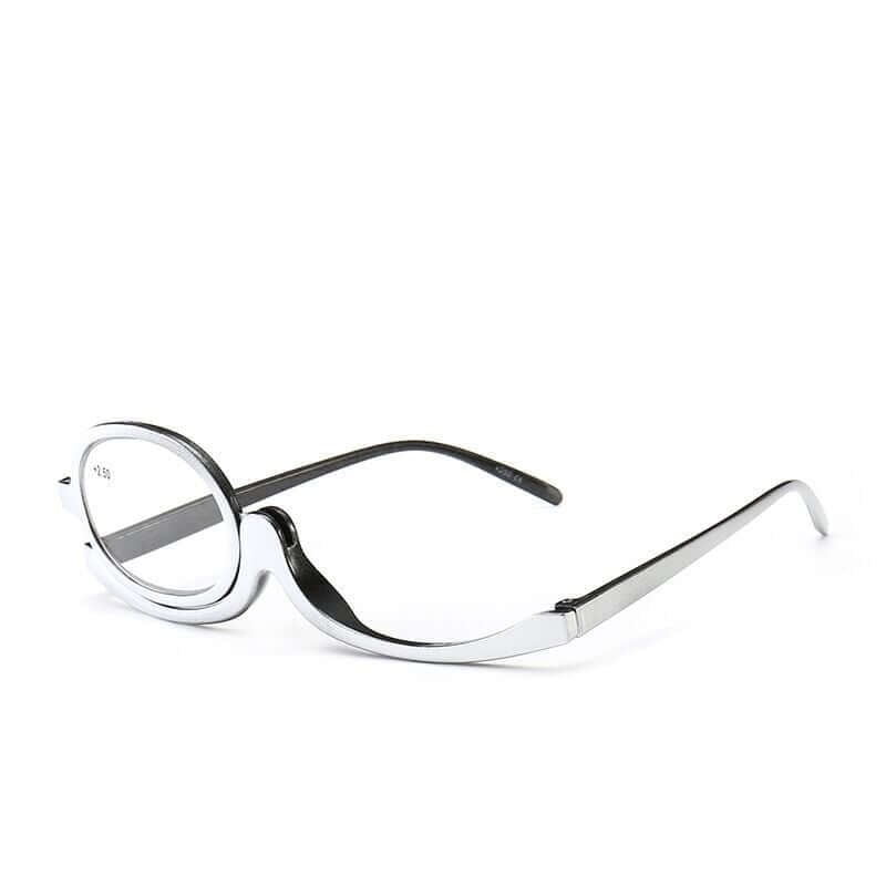 Innovatives Beautyzubehör: Makeup-Brille mit drehbarer Schwenklinse ermöglicht präzises Schminken bei Sehschwäche.
