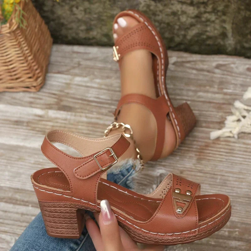 Robuste Blockabsatz-Sandalen für Damen, elegant und komfortabel, ideal für den Sommer.