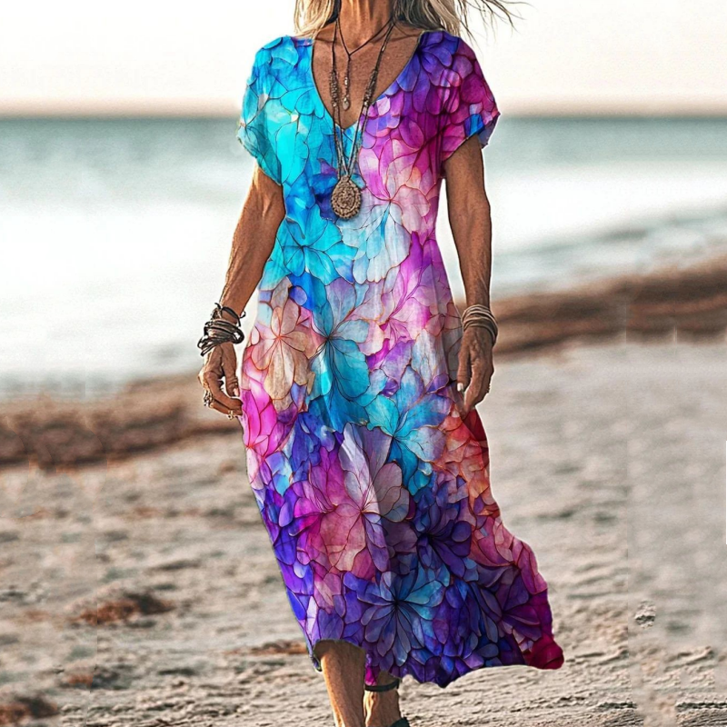 Luftiges, langes Damen Maxikleid mit V-Ausschnitt und sommerlichem Muster für entspannte Tage.
