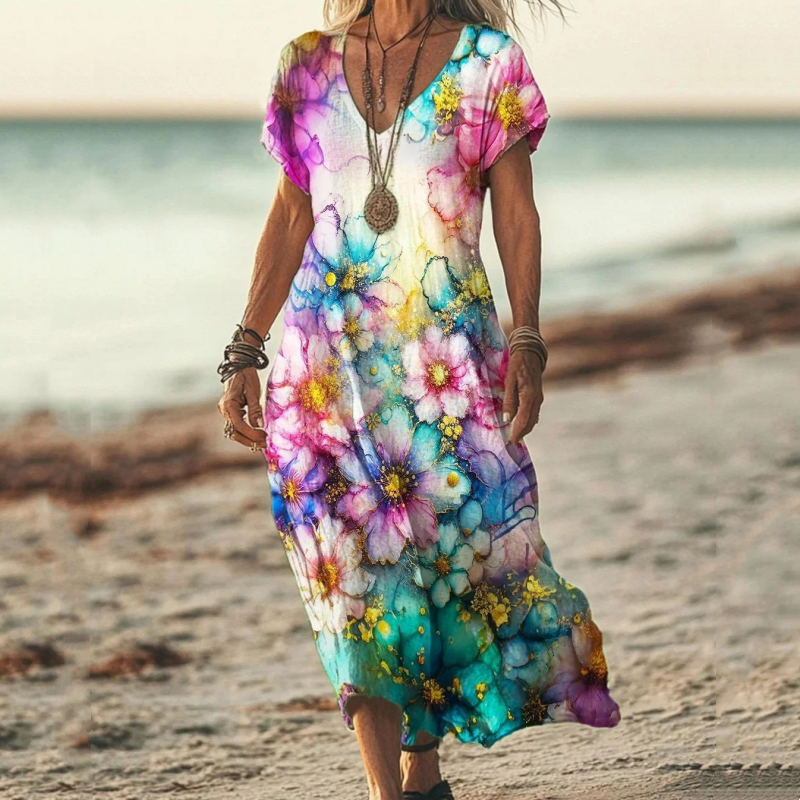 Figurumspielendes Maxikleid für Damen mit lebhaftem Sommerprint, V-Ausschnitt und kurzen Ärmeln.