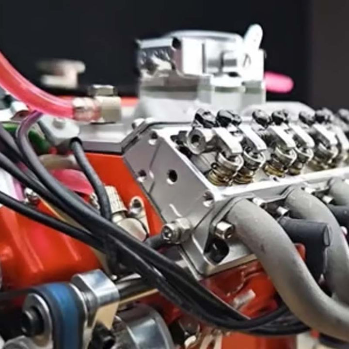 CISON Mini-V8 Benzinmotor mit CDI-Zündung, detailliertes Motormodell für Modellbau-Hobby.
