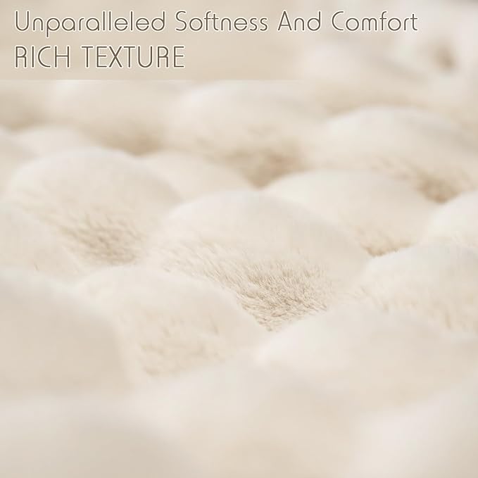 Warme Plüschdecke in Tiefrot; gemütliche Sofadecke für kalte Abende & entspannende Stunden zuhause.