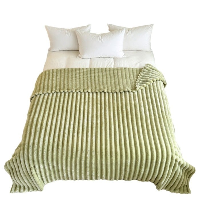 Komfortable Kuscheldecke in Mintgrün; weiche Fleecedecke, ideal für Entspannung im Wohn- oder Schlafzimmer.
