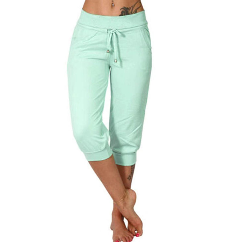 Detailaufnahme des Kordelzugs einer Damen 7/8 Lounge-Jogginghose, bequem & funktional.