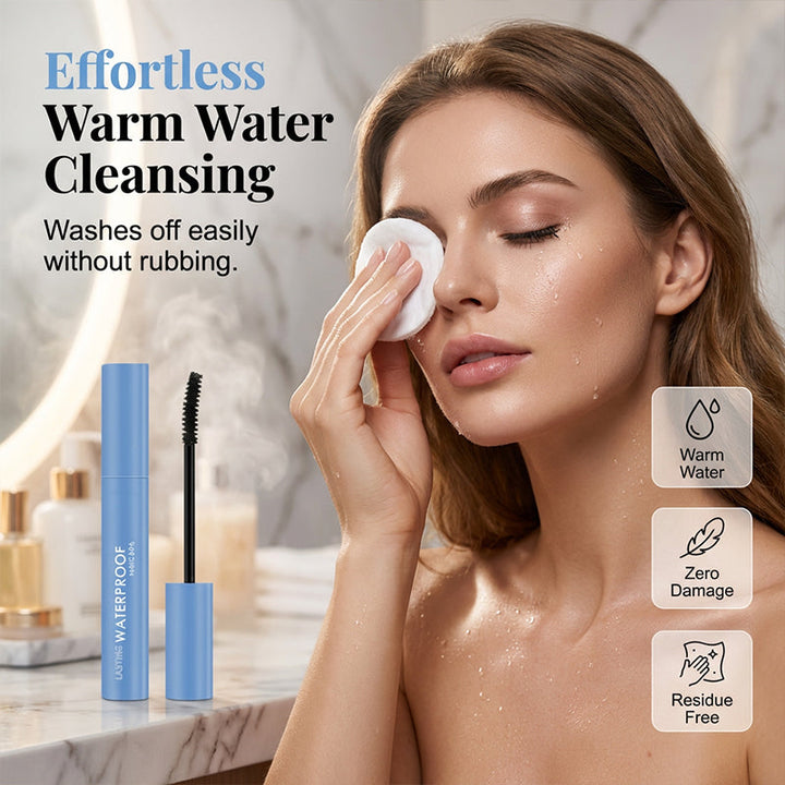 Applikator der wasserfesten Wimperntusche, entworfen für gleichmäßiges Auftragen, Volumen und Länge ohne Klumpen.