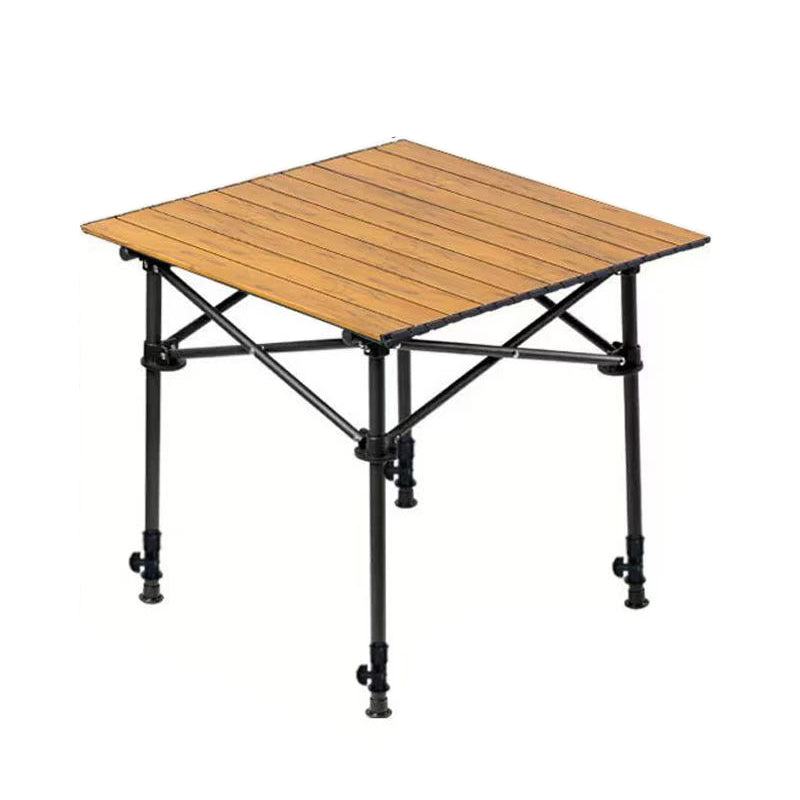 Wetterfester Outdoortisch aus Kohlenstoffstahl, ideal als Campingtisch.