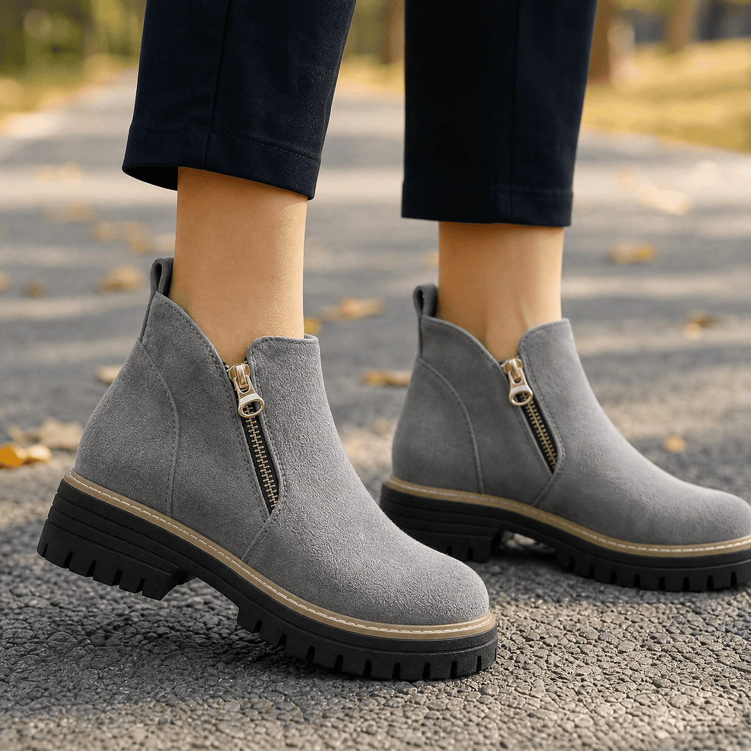 Robuste Damen Chelsea-Boots. Casual Winterstiefel mit stabilem 4cm Blockabsatz & breiter Zehenbox. Perfekt für den Alltag.