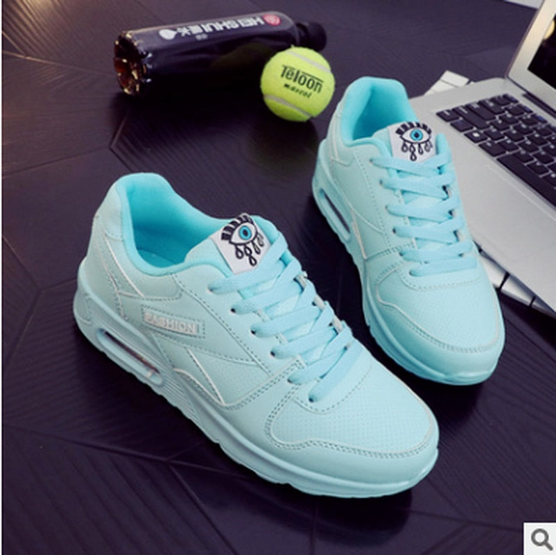 Stilvolle Damen Plateau Sneakers Valencia aus veganem Leder. Bequeme Freizeitschuhe für den Alltag.