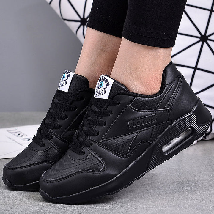 Damen Plateau Sneakers Valencia von oben. Bequeme vegane Leder Turnschuhe mit stilvollem Design für den täglichen Komfort.