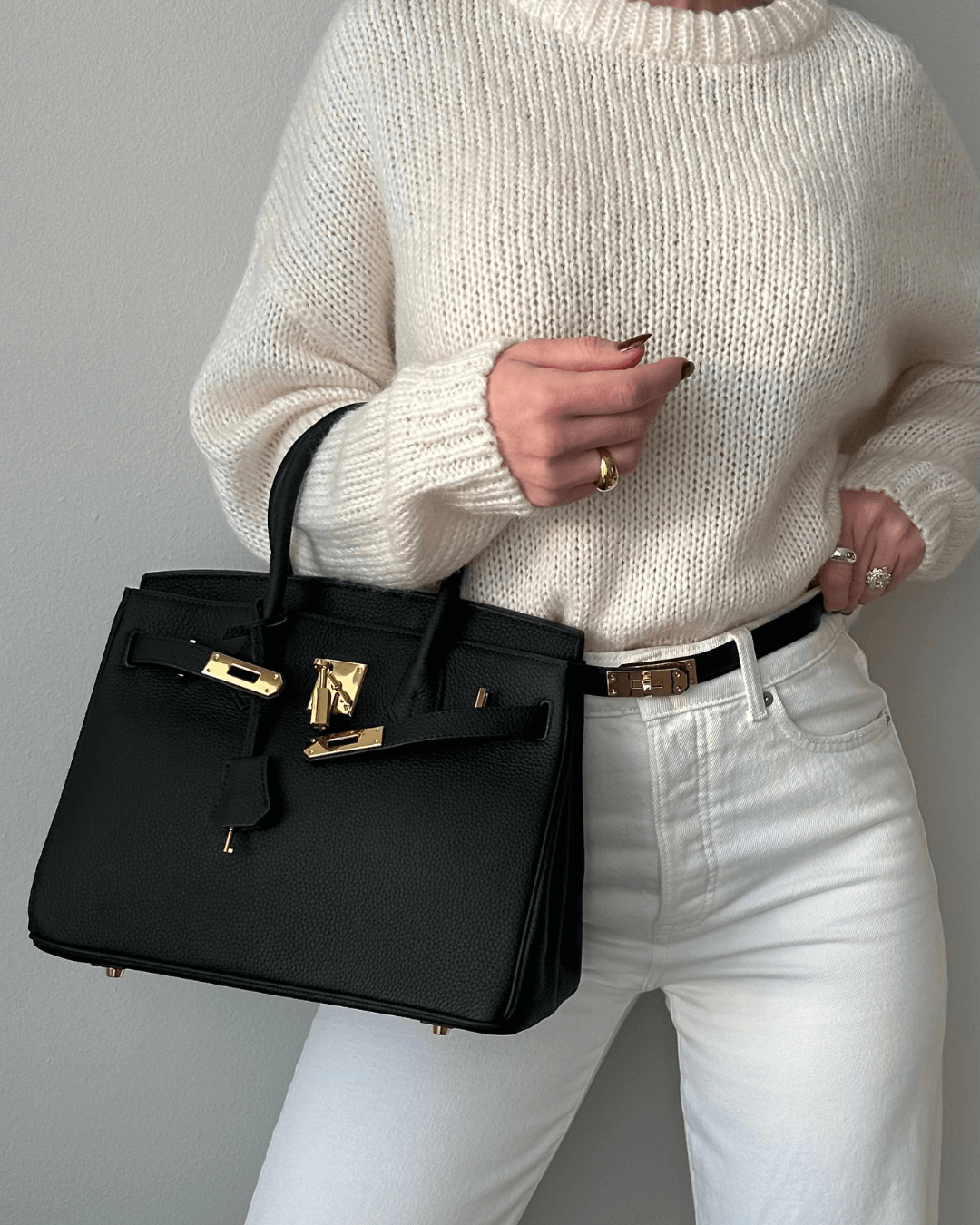 Stilvolle graue Liana Damenhandtasche aus veganem Leder, elegant & praktisch für Alltag und Business.