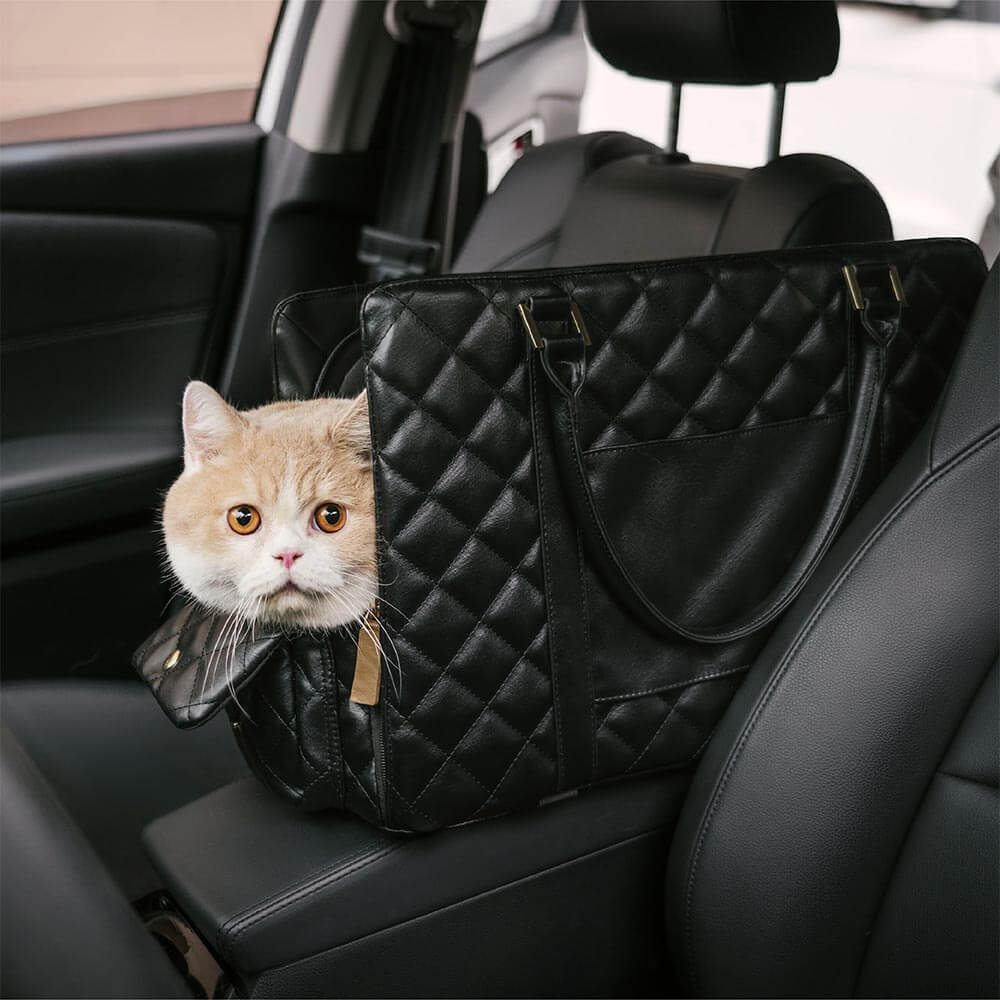 Komfortable Hundereisetasche, elegant und funktional, für sichere & entspannte Reisen.
