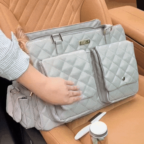 Flexible Hundereisetasche, robust und bequem, das perfekte Hundezubehör für aktive Familien.